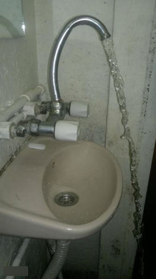 Salah Perhitungan, Pemasangan 3 Kran Air Ini Malah Berakhir Kocak